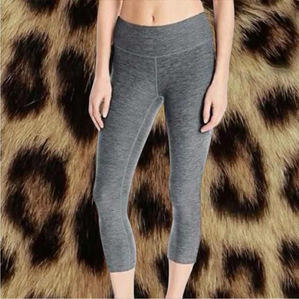 NEW BALANCE Grey Capri Leggings